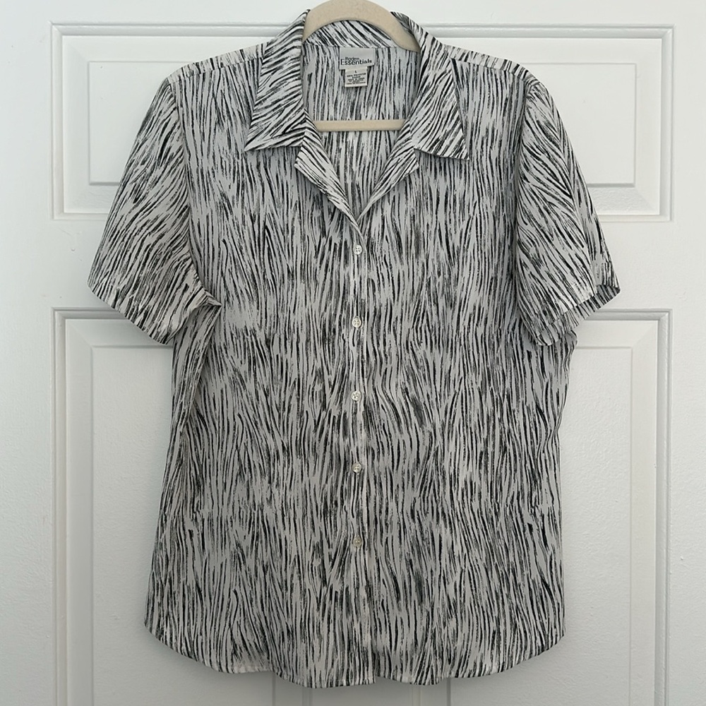 Modern Essentials White & Gray Patterned Short Sl… - image 1